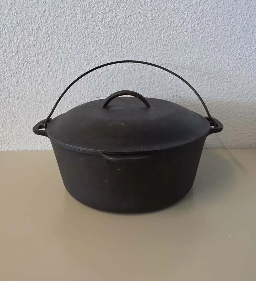 Vintage Wagner Ware Sidney O Cast Iron Dutch Oven 1268D W/ Lid And Bail Handle!